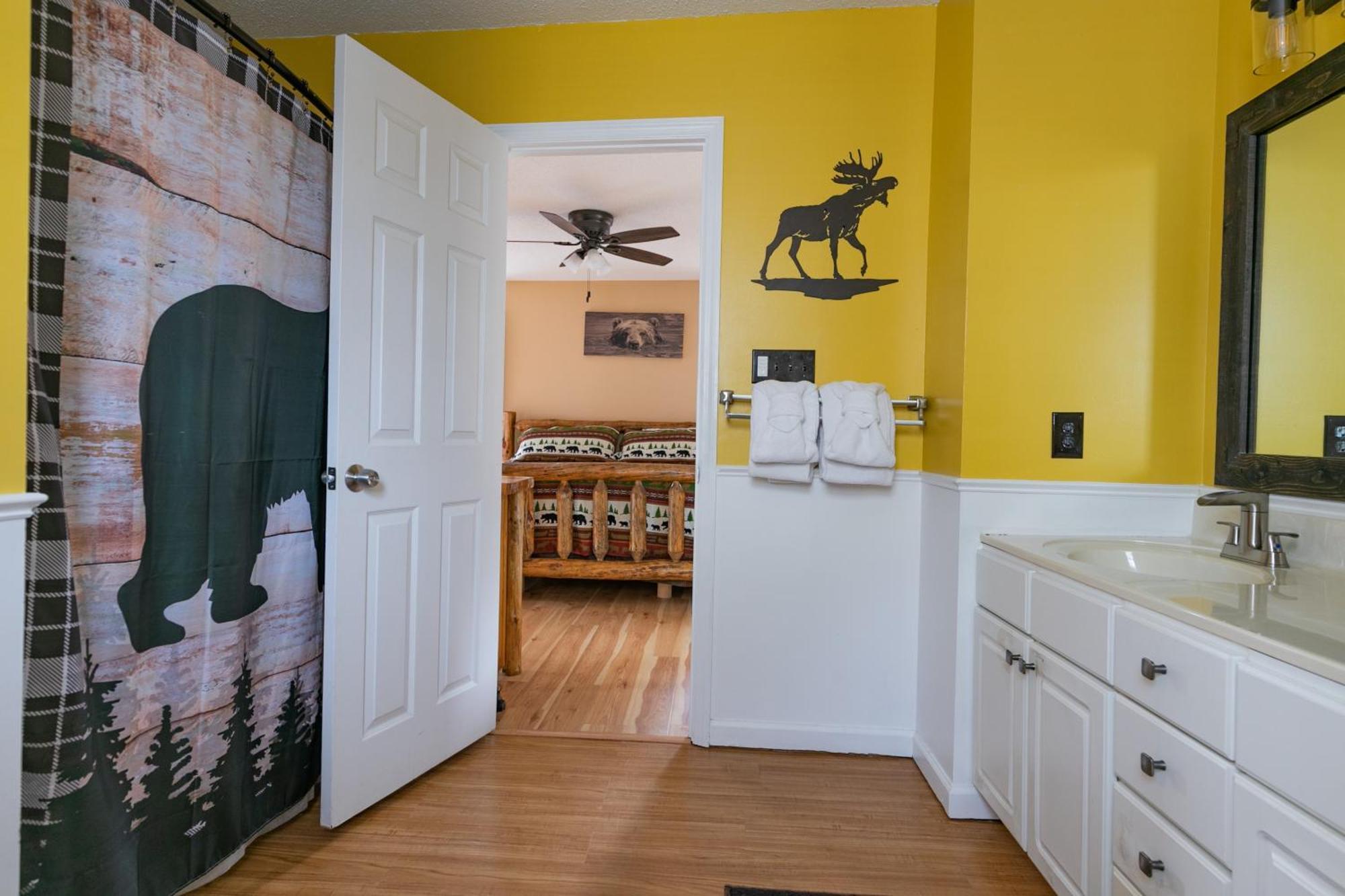 Heavenly View - Bear Themed Cabin, Hottub, Dog-Friendly, Near Гетлинбург Екстериор снимка