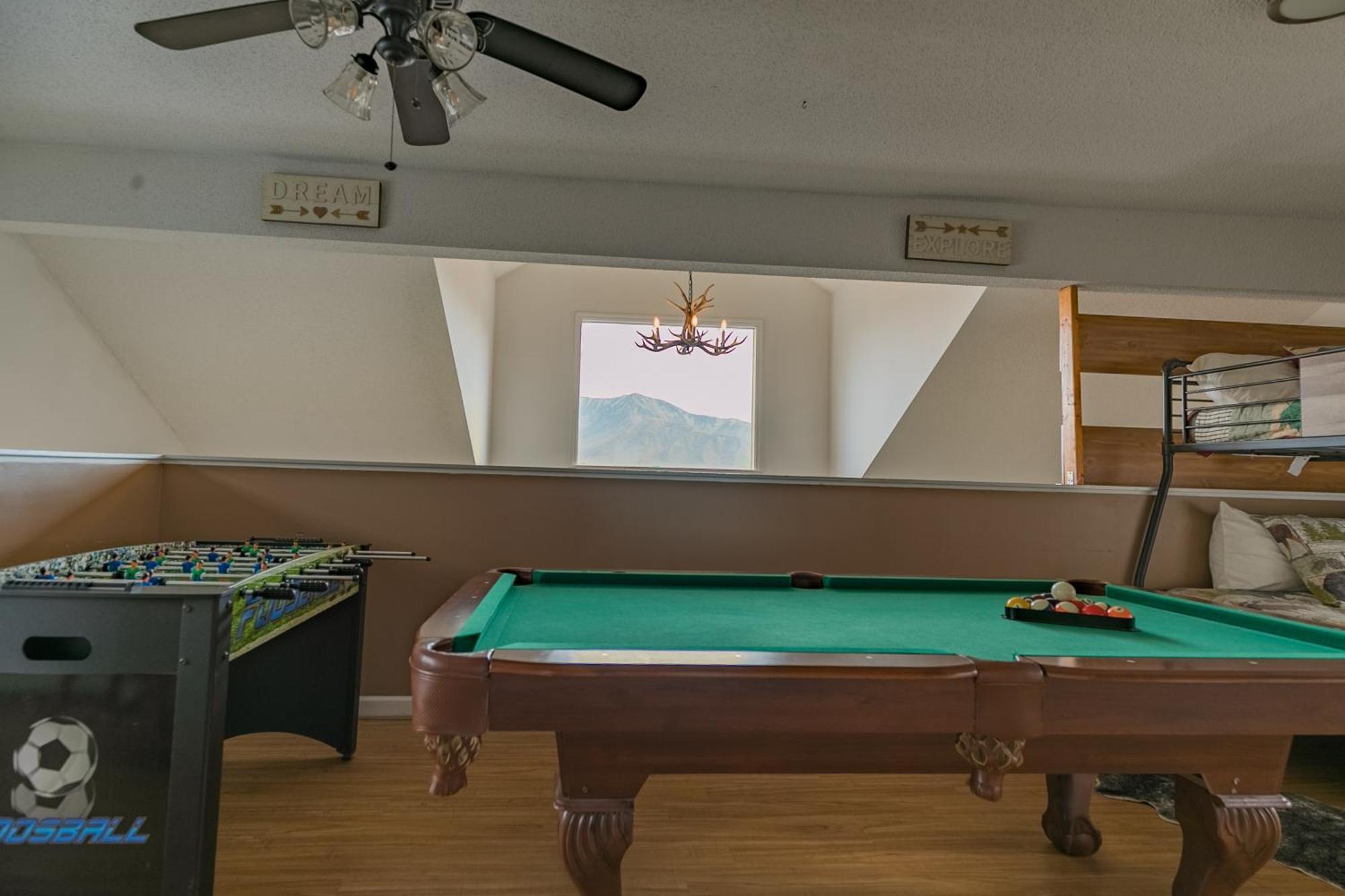 Heavenly View - Bear Themed Cabin, Hottub, Dog-Friendly, Near Гетлинбург Екстериор снимка