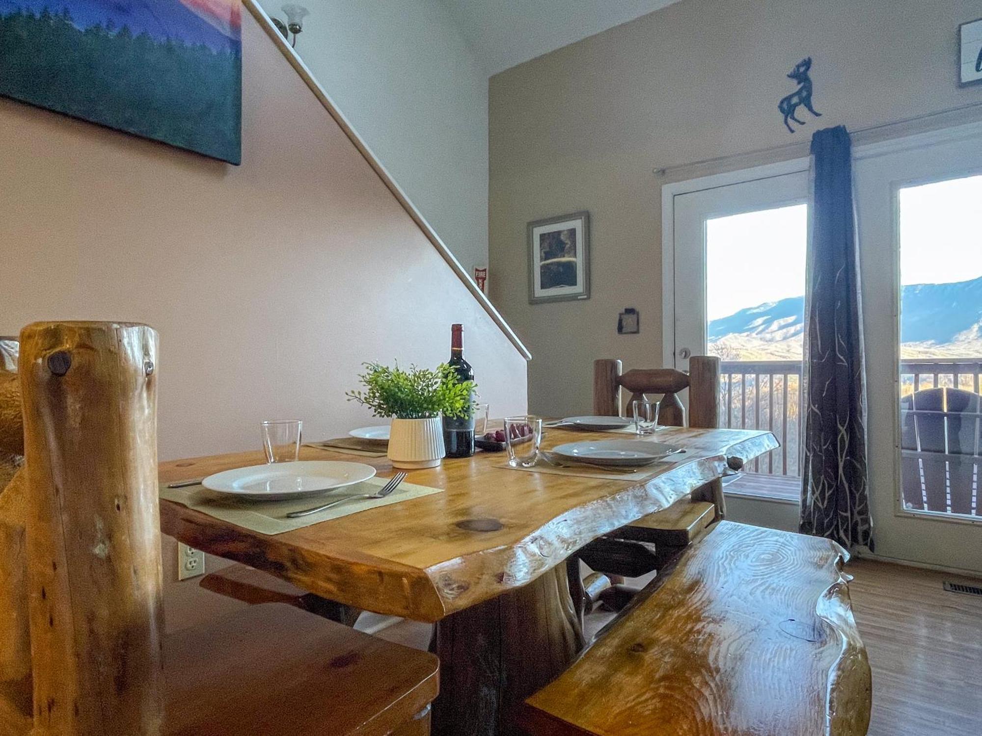 Heavenly View - Bear Themed Cabin, Hottub, Dog-Friendly, Near Гетлинбург Екстериор снимка