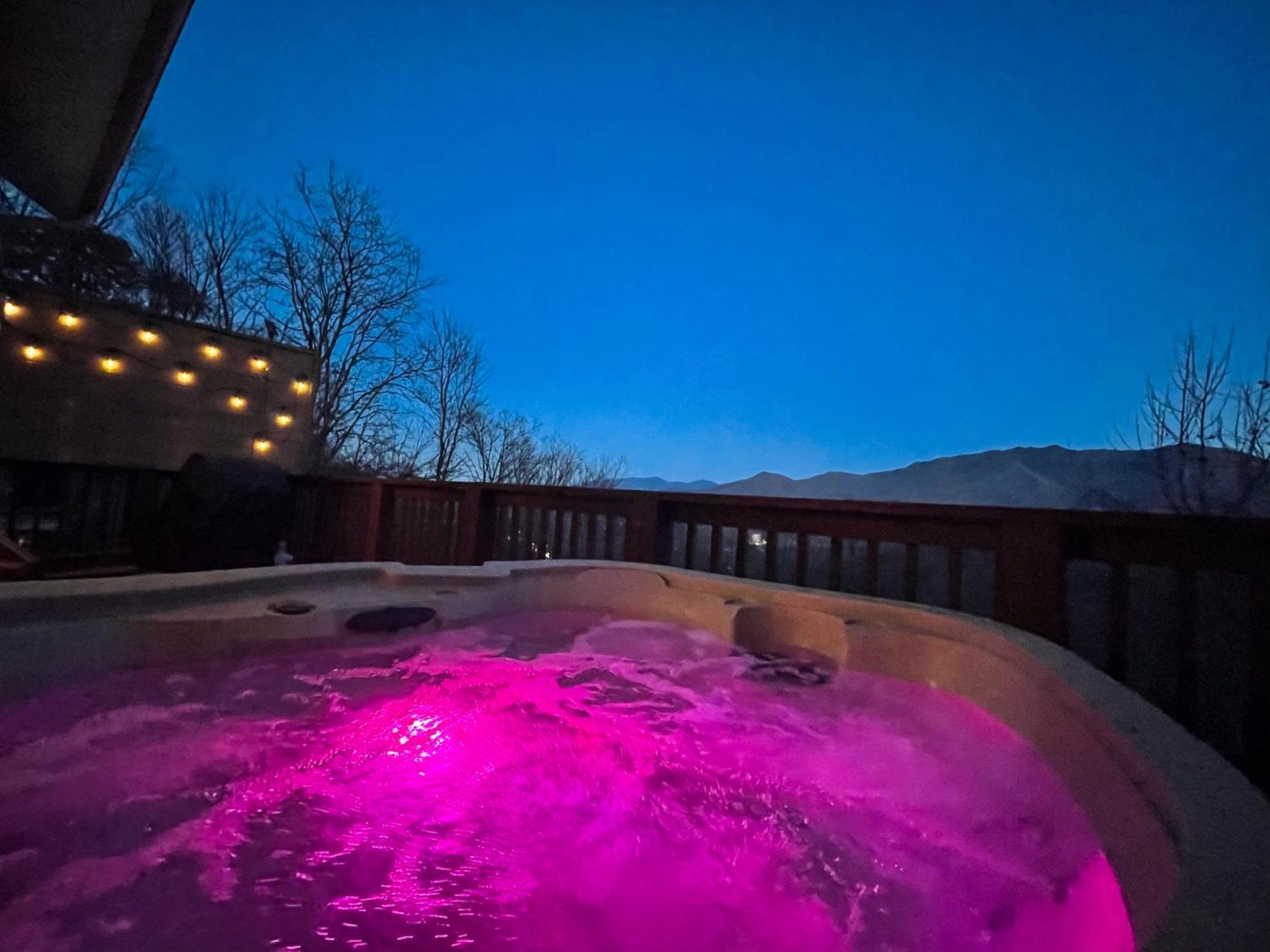 Heavenly View - Bear Themed Cabin, Hottub, Dog-Friendly, Near Гетлинбург Екстериор снимка