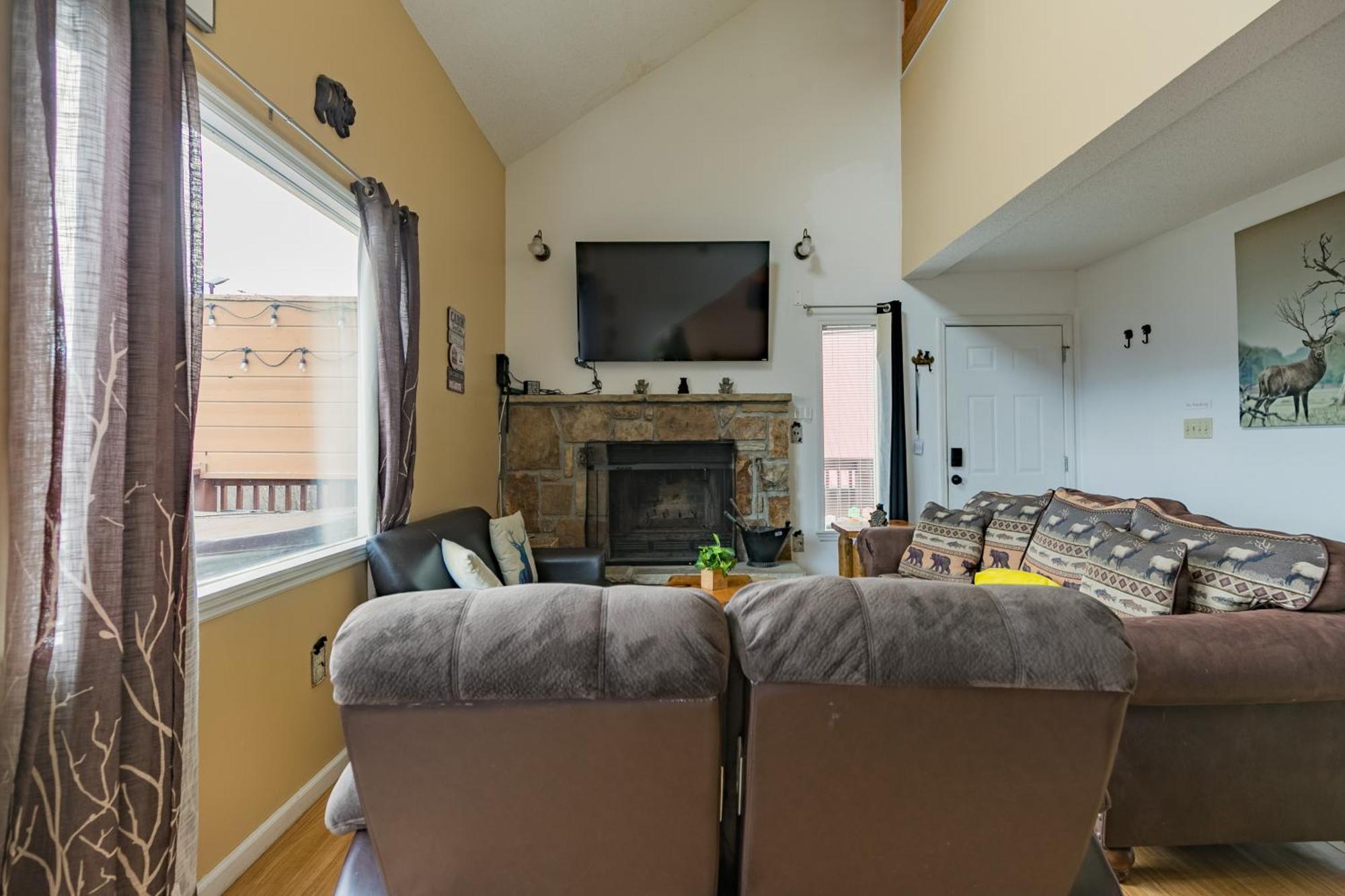 Heavenly View - Bear Themed Cabin, Hottub, Dog-Friendly, Near Гетлинбург Екстериор снимка