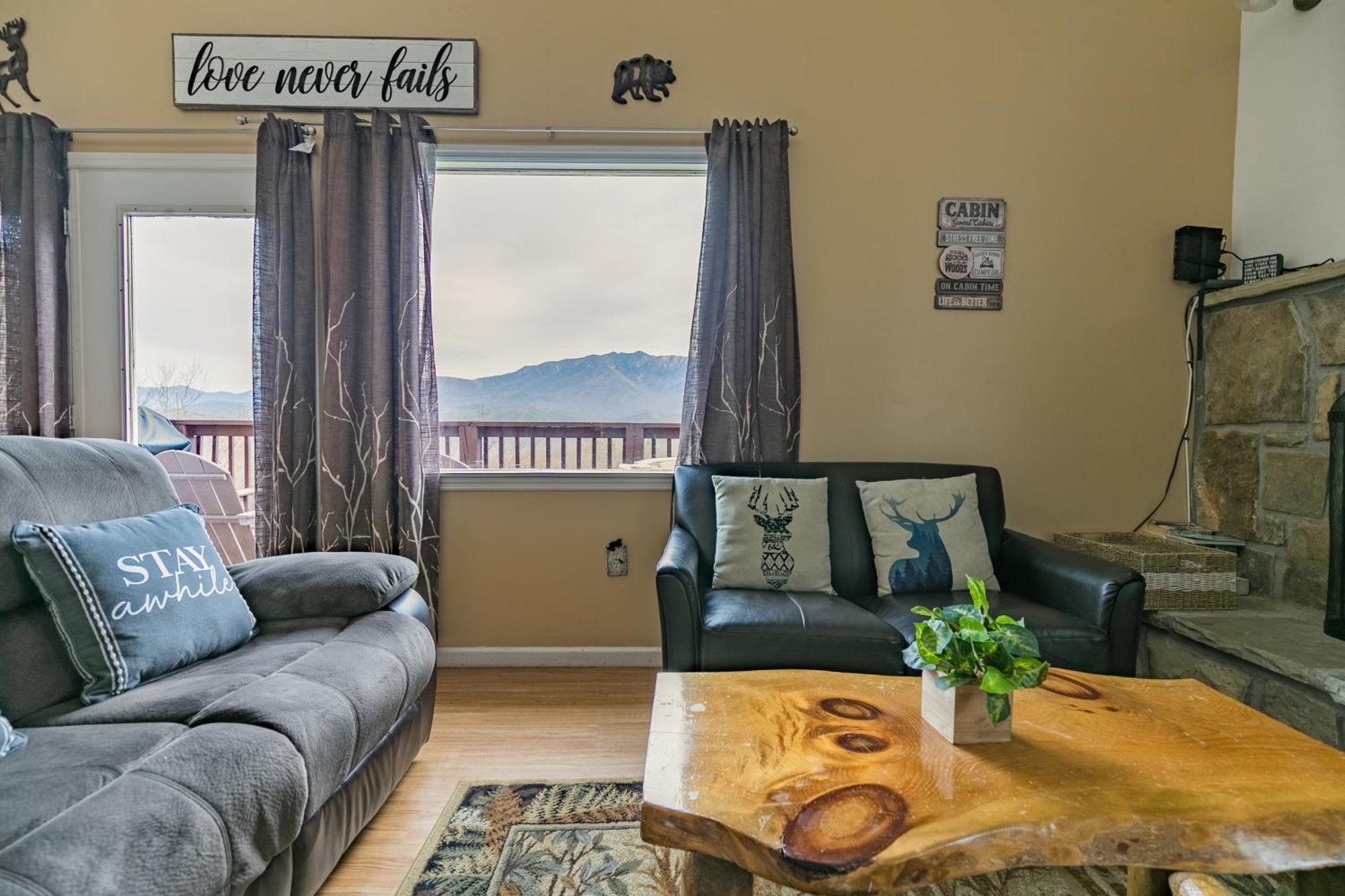 Heavenly View - Bear Themed Cabin, Hottub, Dog-Friendly, Near Гетлинбург Екстериор снимка